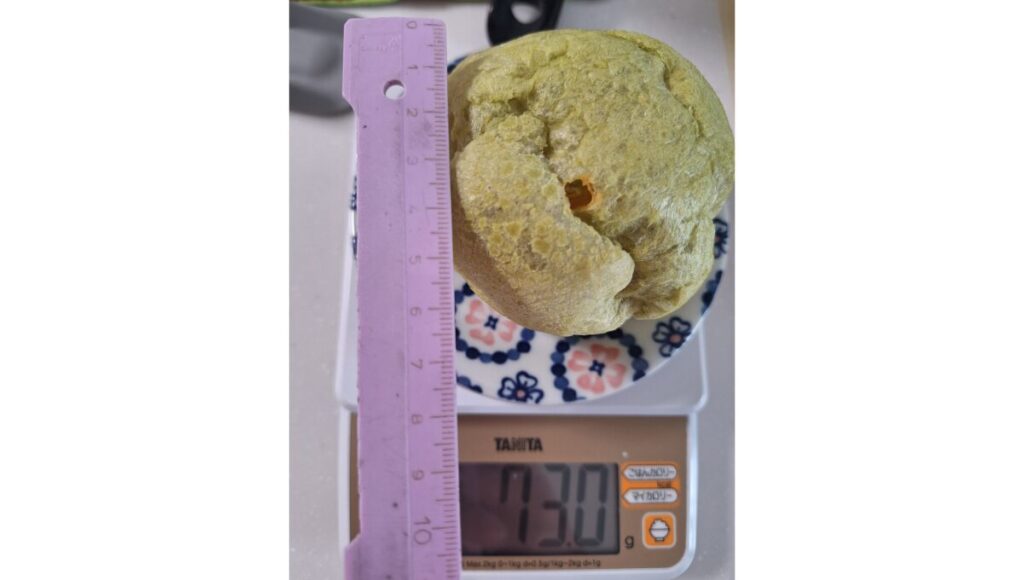 富良野メロンもこ、重さと直径。重さは73ｇ。直径は約6.5ｃｍ